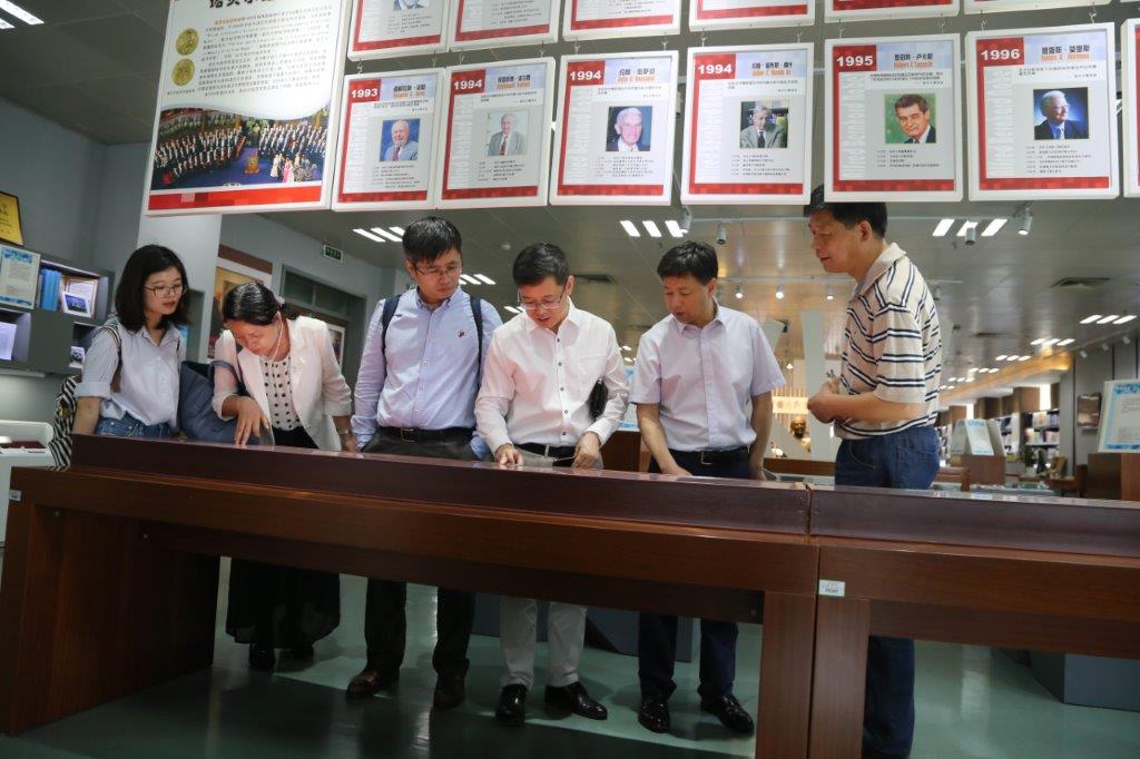 海创院参访诺贝尔经济学奖文献馆